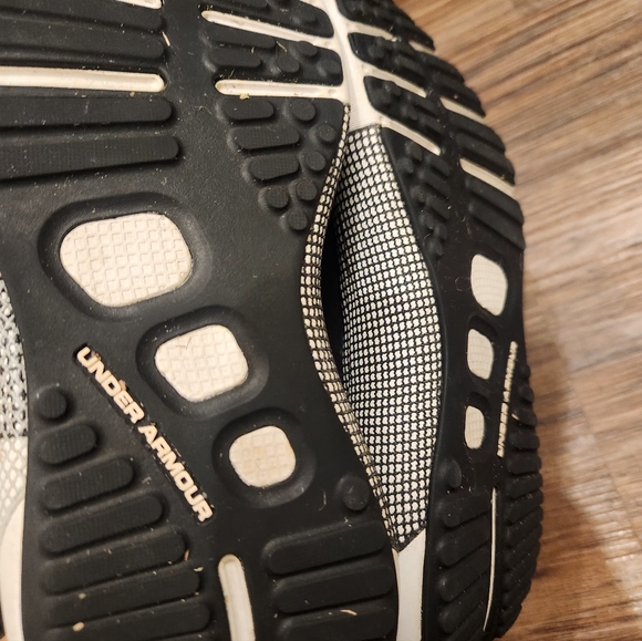 Under Armor Hovr Phantom Black Athletic Shoes - Picture 4 of 5